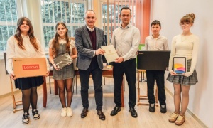 Nowoczesny sprzęt komputerowy trafił do polkowickich szkół