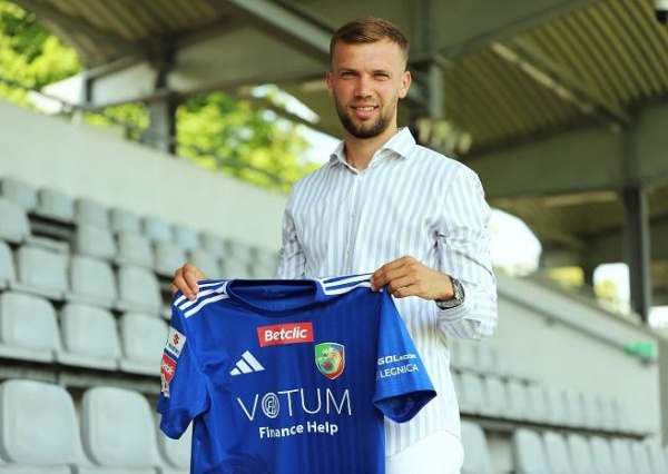 Jakub Serafin wzmacnia środek pola Miedzi