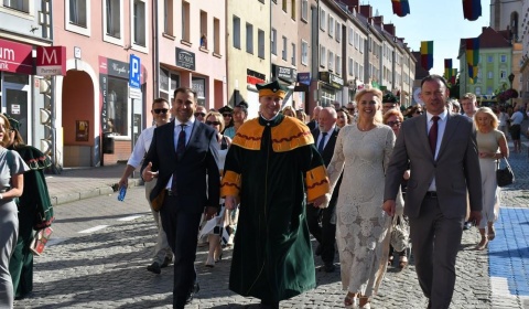 Barwny korowód otworzył święto miasta i Mistrzostwa Europy w Płukaniu Złota (FOTO)