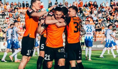 Chrobry nie rezygnuje z walki o ekstraklasę ! A Stal bez trenera !