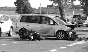 Śmierć pod Jaworem. Kierowca osobówki przeciął drogę motocykliście, mężczyzna zginął na miejscu