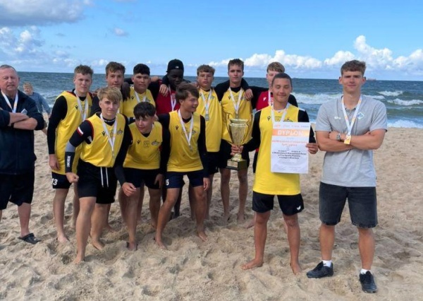Młodzicy MSPR Siódemka wicemistrzem Polski w plażowej piłce ręcznej