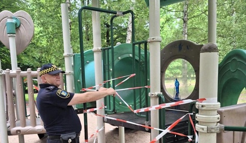 Obywatelskie zamknięcie placu zabaw. Zdrowie dzieci zagrożone (FOTO)