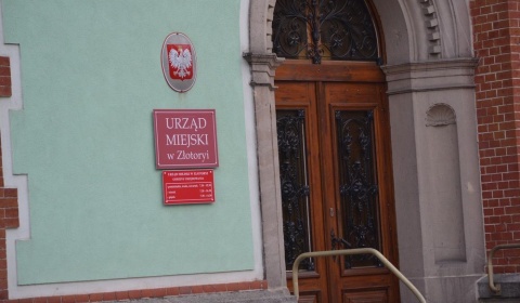 Podwórka czy korty? Dyskusja o priorytetach