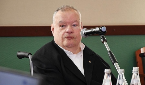 Plac zabaw tonie w cieniu. Radny żąda doświetlenia i monitoringu na „Górce”