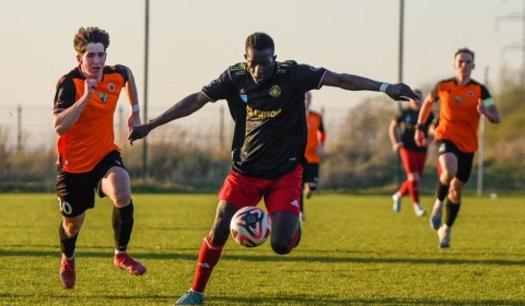 Modou Ceesay celuje w koronę króla snajperów. Wybrał AKS Strzegom !