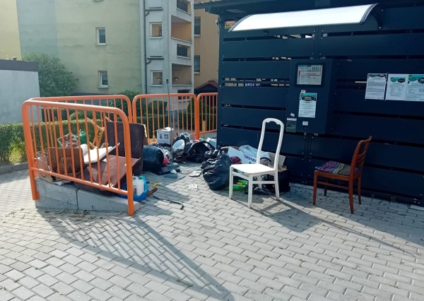 Była zbiórka, jest góra śmieci 