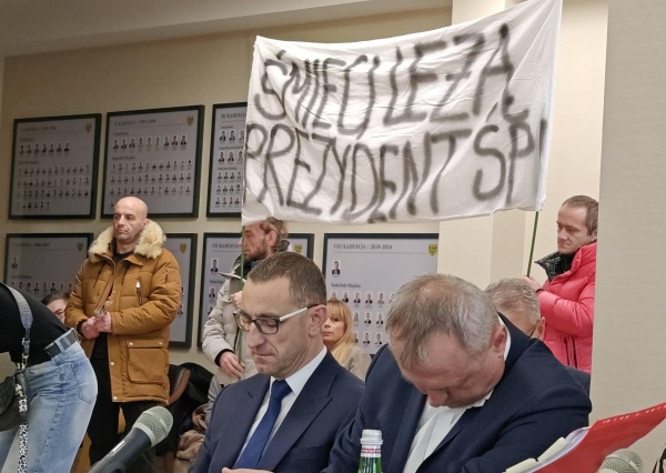 Lubin tonie w śmieciach, mieszkańcy protestują a radni Raczyńskiego robią swoje