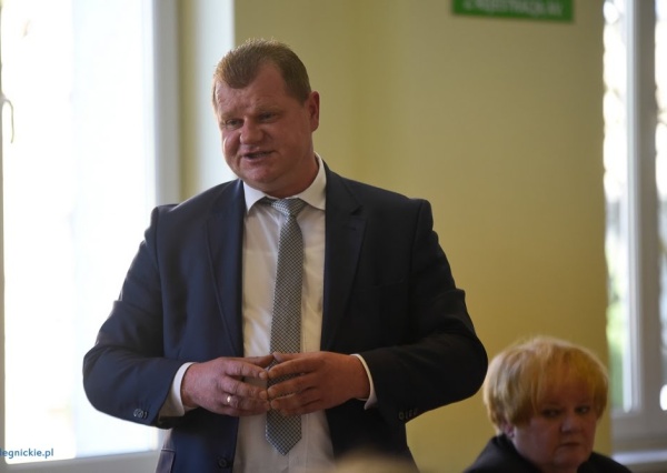 „Politycy strzelili sobie w stopę”. Wójt Pielgrzymki o dwukadencyjności władz samorządowych