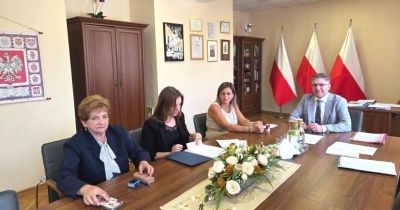 Podpisano umowę na remont drogi powiatowej w gminie Chojnów