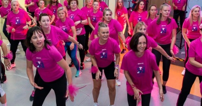 Różowa Zumba – taniec, energia i profilaktyka w jednym rytmie! (FOTO)