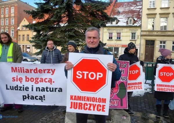 Trwa walka w obronie Krainy Wygasłych Wulkanów