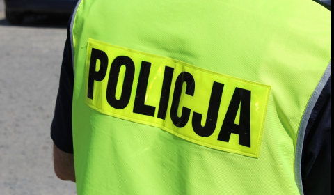 Z nożem na opony i... człowieka. Poskromili go legniccy policjanci
