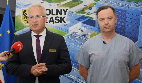Robot chirurgiczny już operuje w Legnicy. Szpital dołącza do elity medycyny(FOTO)