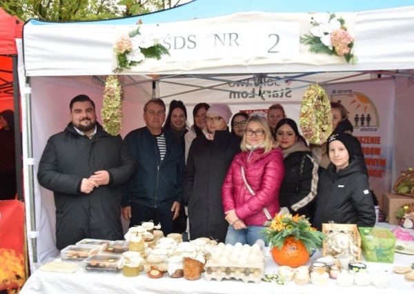 Targi Produktów Lokalnych w Chojnowie :smak tradycji i integracja (FOTO)