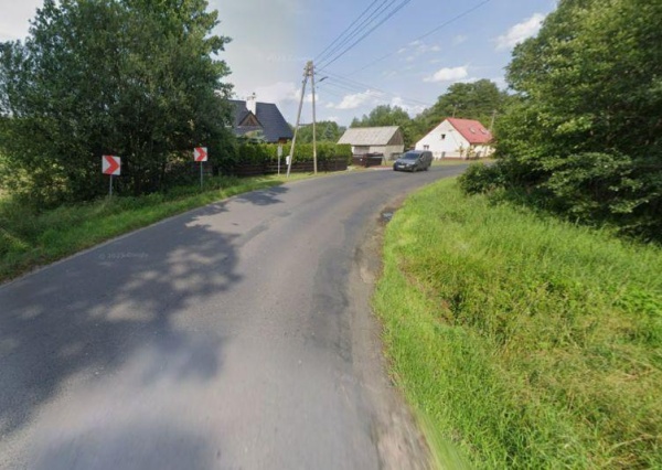 Codziennie przemierzają powiatową drogę strachu! Żądają chodnika