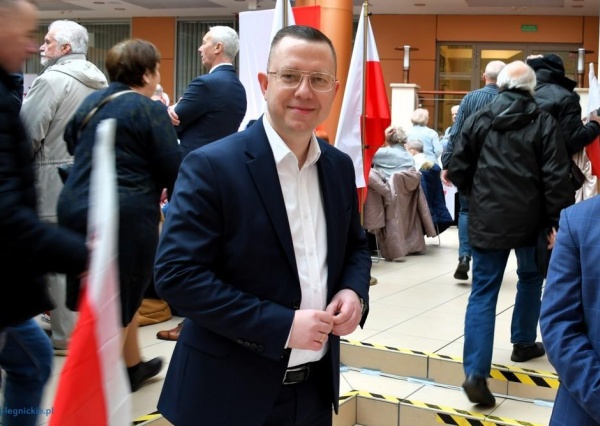 M.Morawiecki rozpoczął nowy rozdział w polityce. K.Kubów wiernie u jego boku