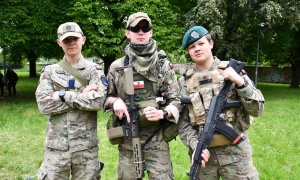 Wojskowa szkoła zachęca uczniów do przyjścia (FOTO)
