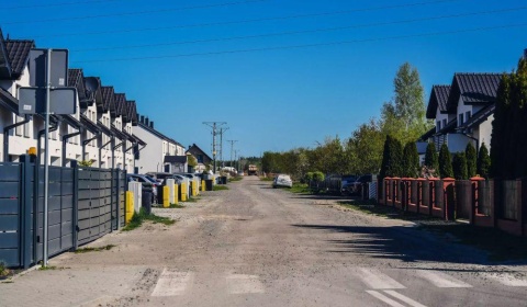 Nowa droga, chodnik i oświetlenie 
