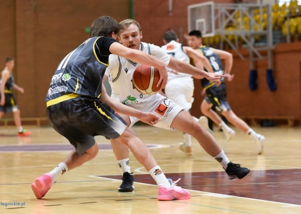 Spokojny triumf Basketu(FOTO)