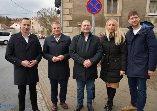 Cmentarna zrobiona na czas. Nie do poznania (FOTO)
