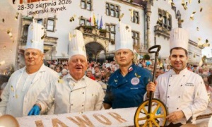 Jawor czy Toruń? Kto w Polsce ma najdłuższego… piernika?