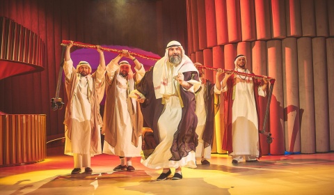 Dziewczyny z Abu-Dhabi albo żenada w dwóch aktach