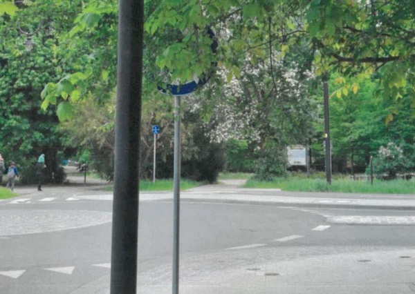 Niebezpieczeństwo przy „rondzie śmierci”. Dopiero interwencja radnego wymusiła reakcję miasta