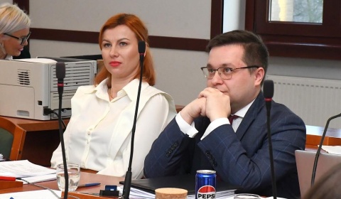 Radni PiS przeciw budżetowi Legnicy na 2026 r.Zarzut:cięcia społeczne i wyprzedaż majątku