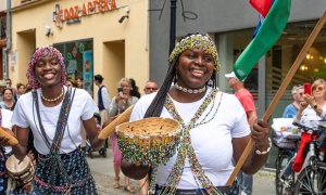 Barwny Finał Festiwalu „Świat pod Kyczerą”. Legnica zatańczyła z całym światem (FOTO)