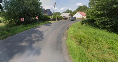 Codziennie przemierzają powiatową drogę strachu! Żądają chodnika
