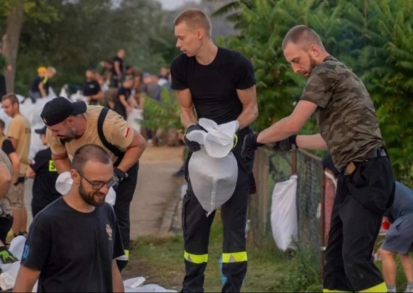 Wójt podziękował za udział w akcji powodziowej. Gmina szacuje straty