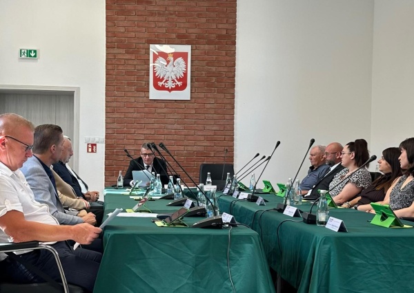  Tomasz Kulczyński z absolutorium i wotum zaufania. Radni docenili inwestycje w gminie Chocianów