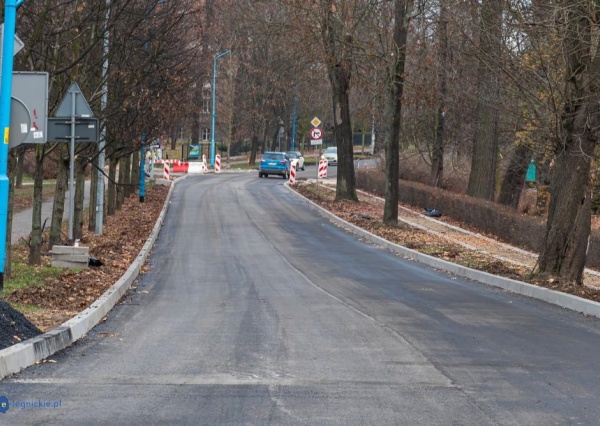 Trwa remont Powstańców Śląskich (FOTO)