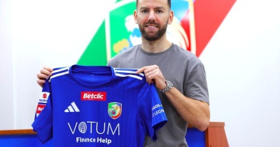 Erdal Rakip wzmacnia środek pola Miedzi