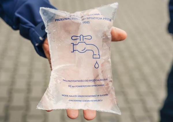 Gmina Polkowice zakupiła paczkowarkę do wody. Na wypadek sytuacji kryzysowych