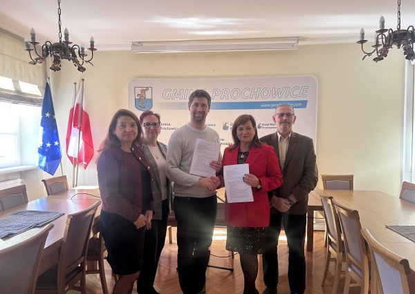 Podpisano umowę na remont drogi w Rogowie Legnickim 