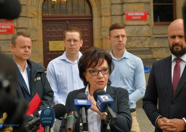 Elżbieta Witek - z Jawora na szczyt, a dziś przed pytaniem o polityczną przyszłość