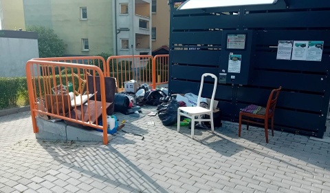 Była zbiórka, jest góra śmieci 