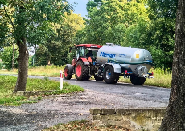 Nowy sprzęt w Zagrodnie. Wielki wóz już czeka na nową oczyszczalnię