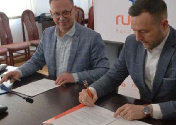 Umowa na rozbudowę sieci wod-kan w Chobieni
