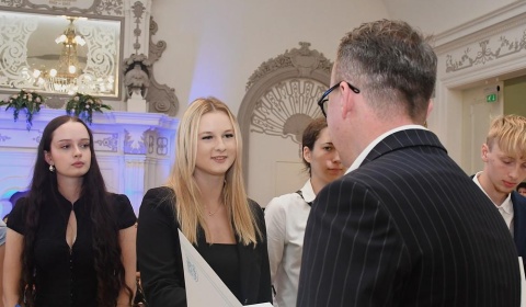  Start roku szkolnego w Legnicy. 242 uczniów otrzymało stypendia (FOTO)