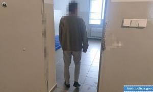 Dźgnął nożem w brzuch za zajęty materac