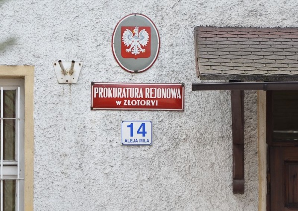 Podszywał się pod kobiety, zakładał fałszywe konta i oferował ich zdjęcia na sprzedaż