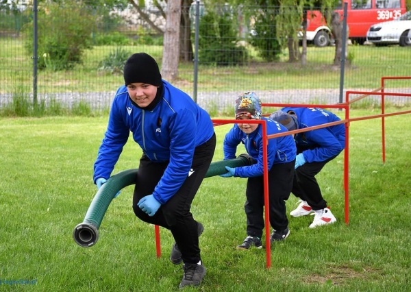 Manewry młodych strażaków w Legnickim Polu. Bunkier im nie straszny (FOTO)