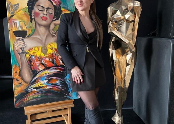 „Kobieta. Forma nieskończona” – wystawa malarstwa J.Jóźwiak (FOTO)