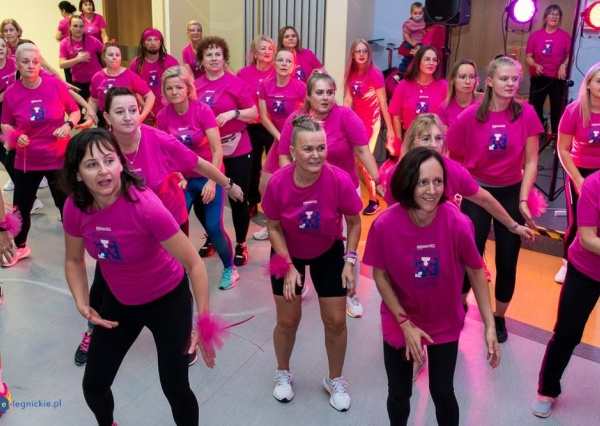 Różowa Zumba – taniec, energia i profilaktyka w jednym rytmie!(FOTO)