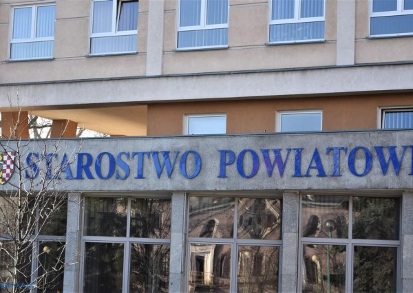 Powiatomat w Legnicy? Nowoczesne udogodnienia czy prawne ryzyka?
