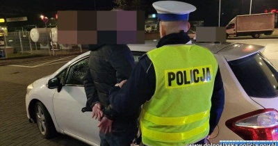 Skończył mu się alkohol, więc pojechał do sklepu. Sęk w tym, że samochodem i kompletnie pijany