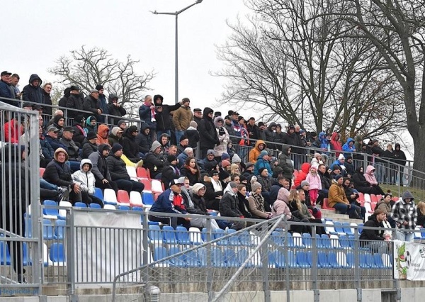 Będzie zadaszona trybuna na stadionie